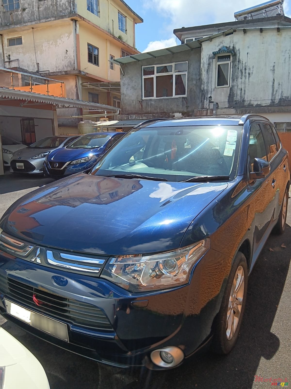 2014' Mitsubishi Outlander photo #2