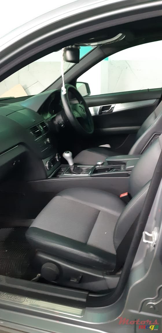 2008' Mercedes-Benz C-Class photo #2