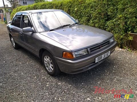 1992' Mazda 323 1300cc photo #1