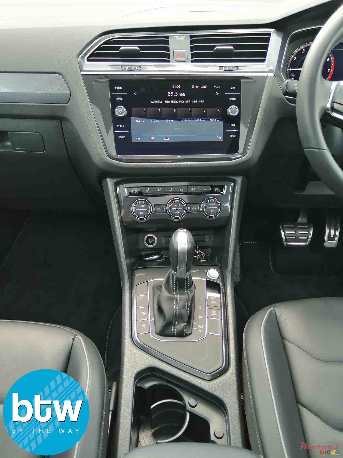 2018' Volkswagen Tiguan RLine TSI photo #5