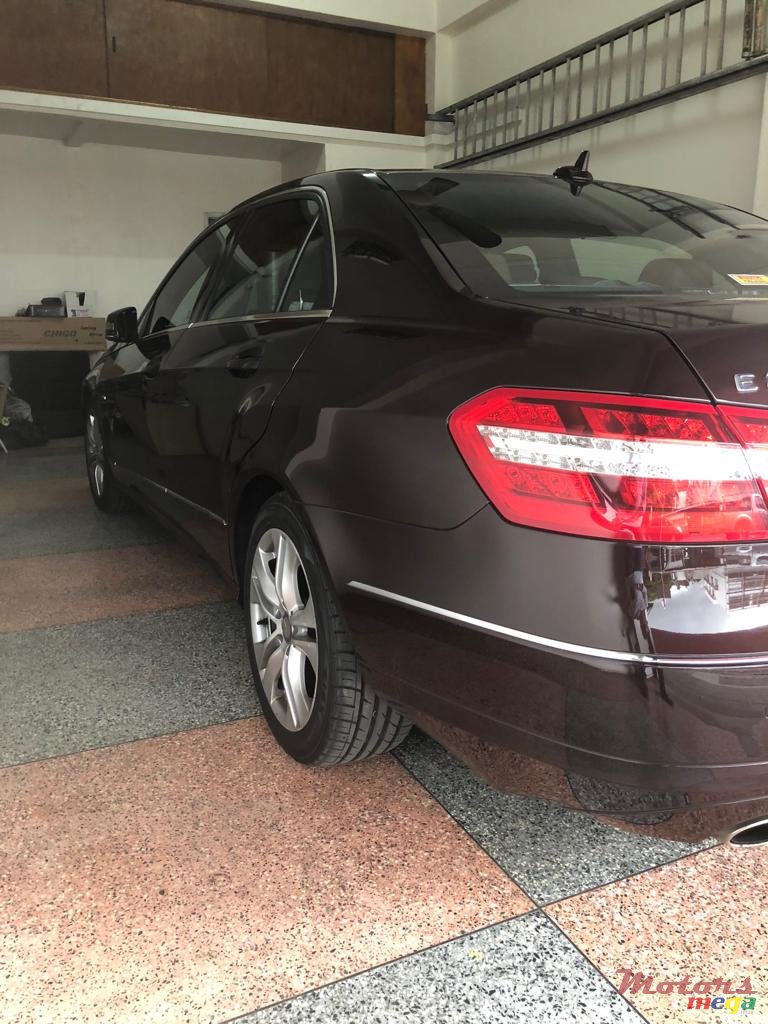 2011' Mercedes-Benz E-Class photo #3