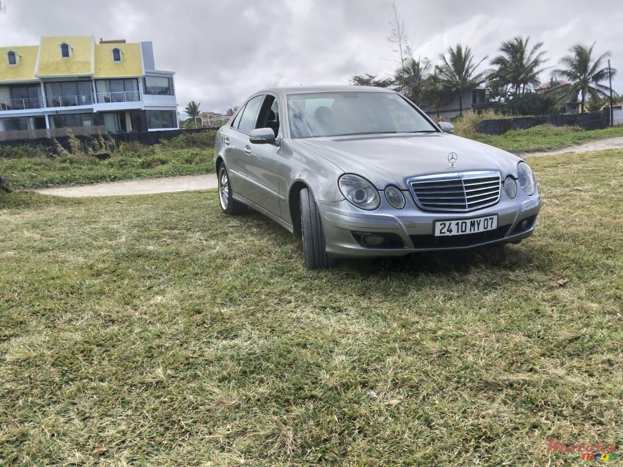 2007' Mercedes-Benz 200E photo #1