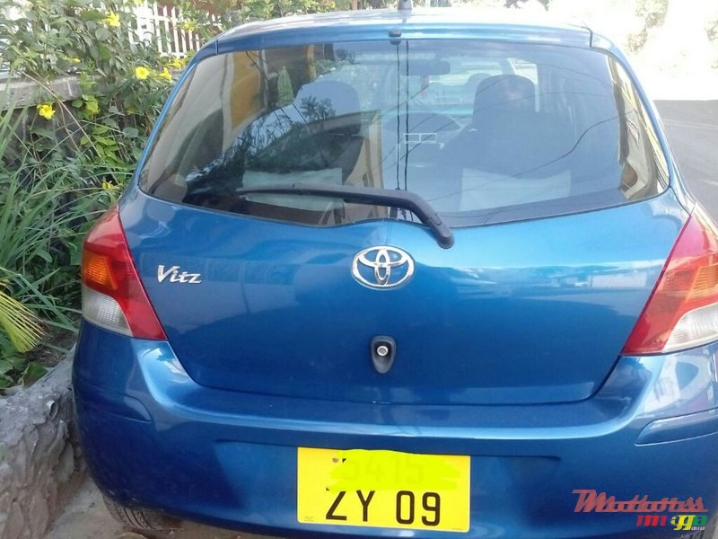 2009' Toyota Vitz photo #3