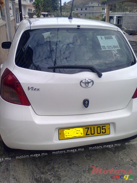 2005' Toyota Vitz photo #3