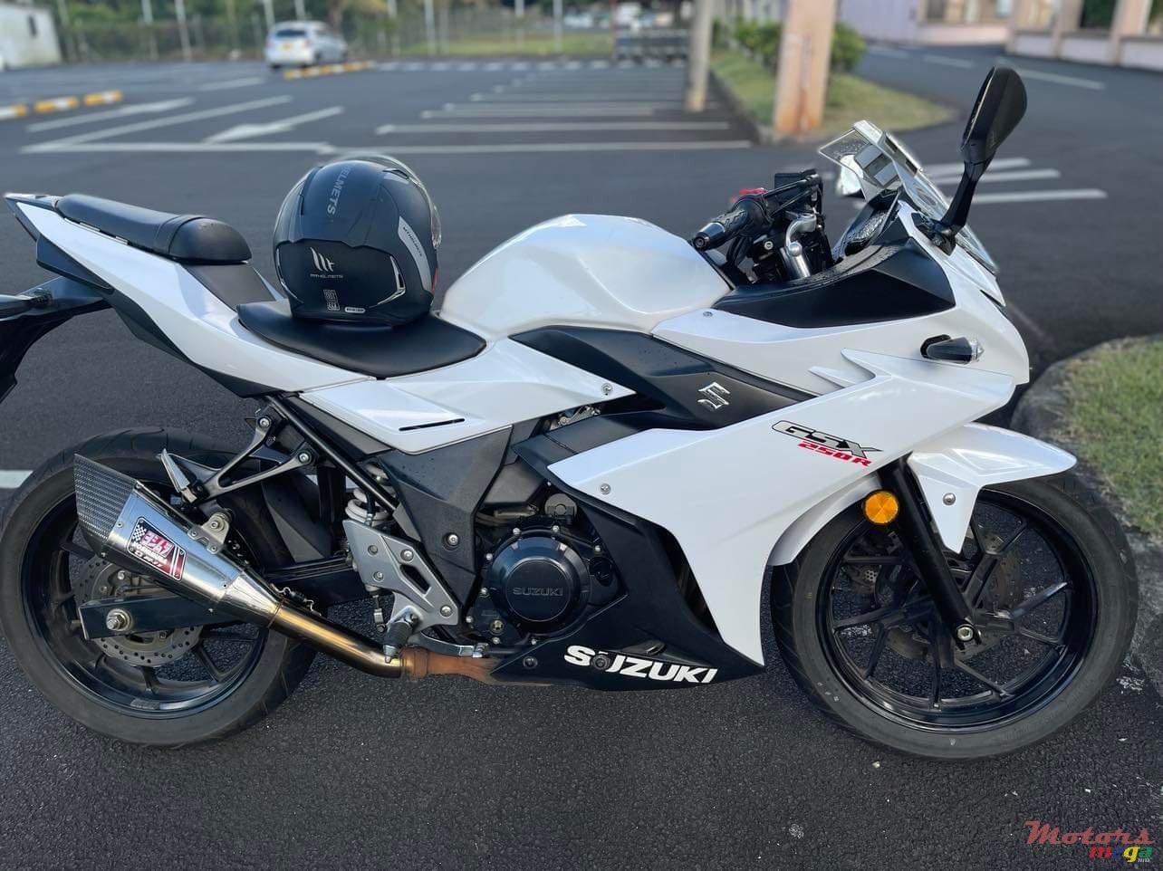 2019' Suzuki gsx250R photo #2