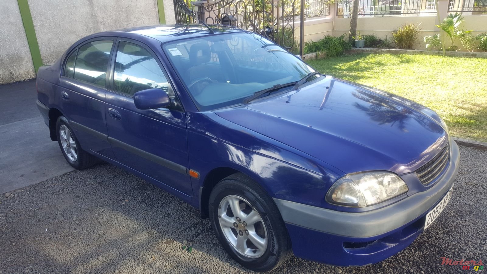 1998' Toyota Corona photo #1