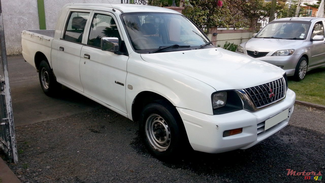 2002' Mitsubishi L 200 photo #1