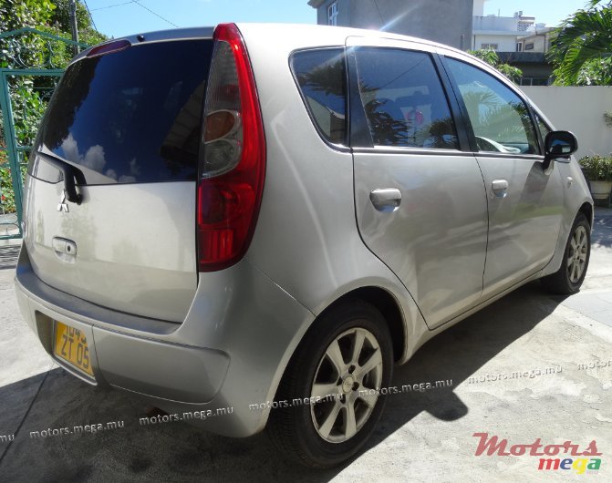 2005' Mitsubishi photo #4