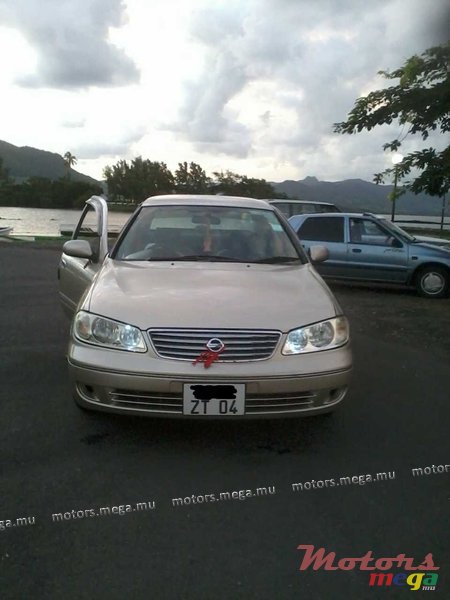 2004' Nissan n17 photo #2