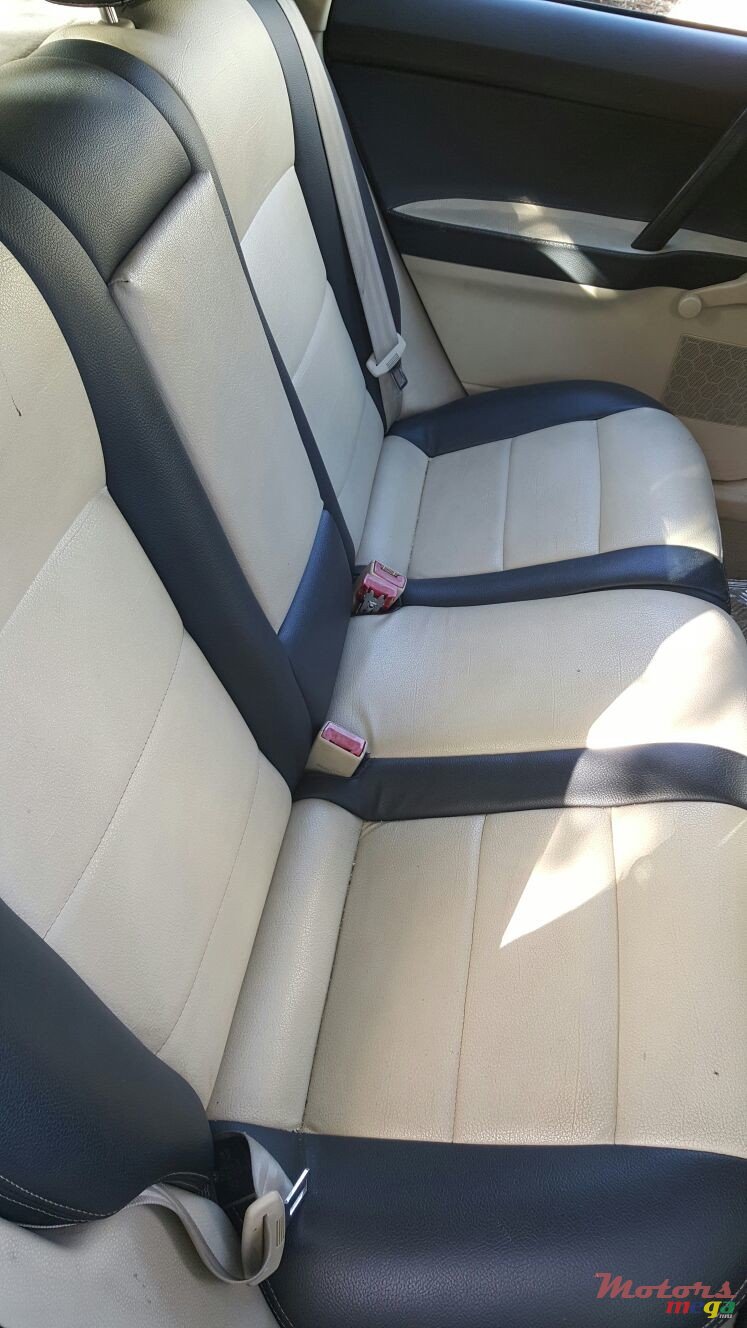 2002' Volkswagen Polo photo #3