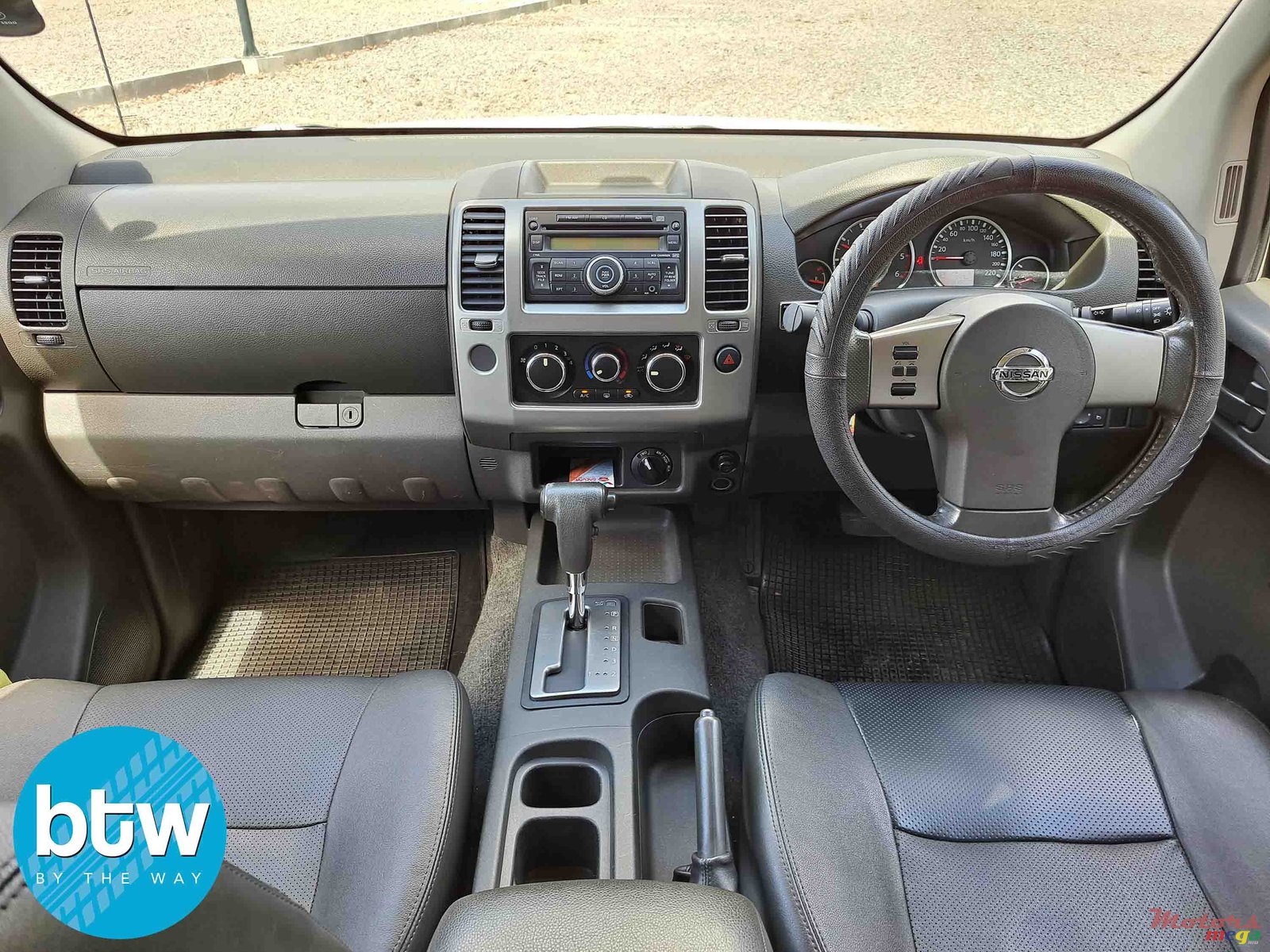 2017' Nissan Navara photo #6