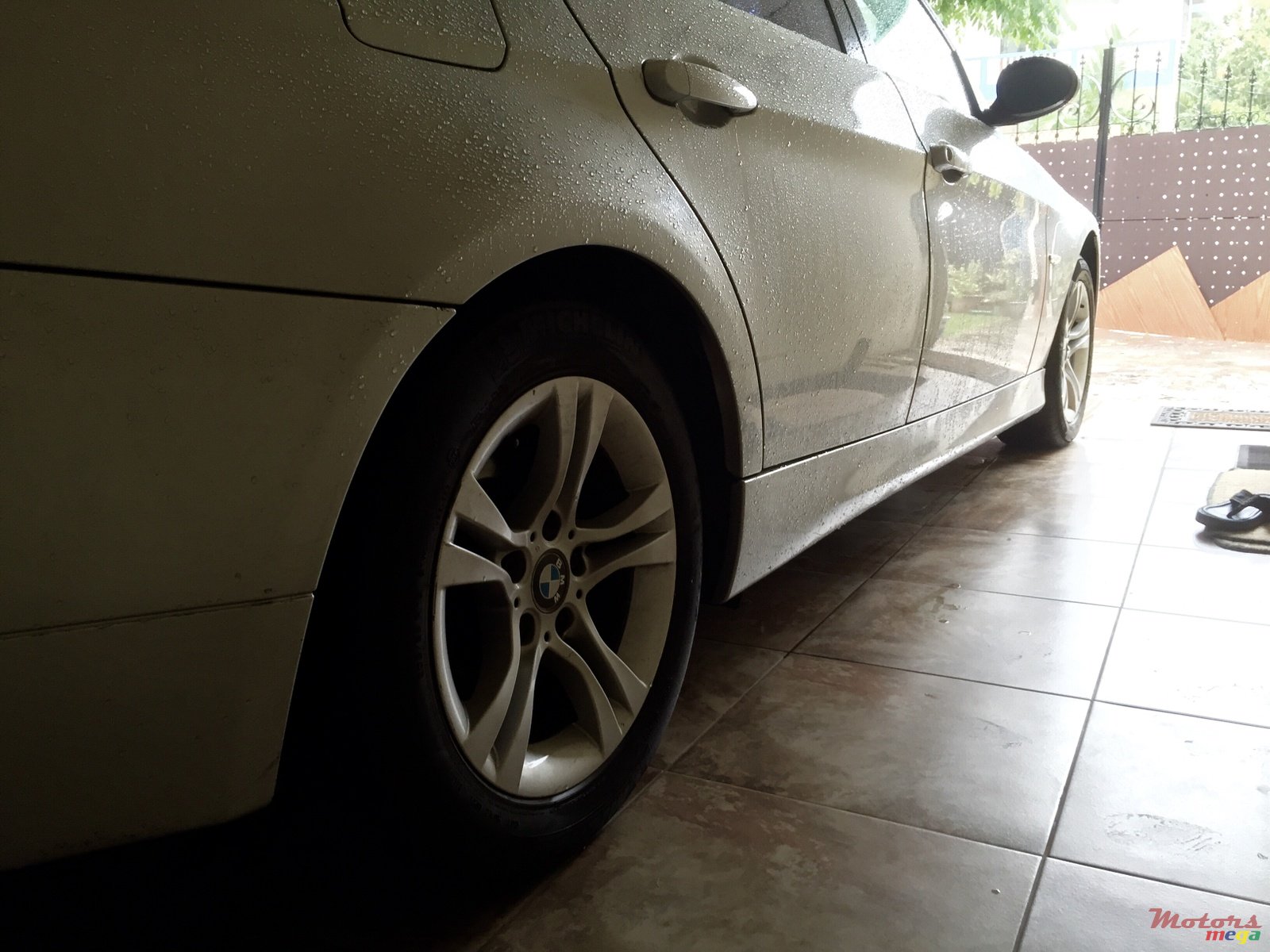 2005' BMW 320 photo #1