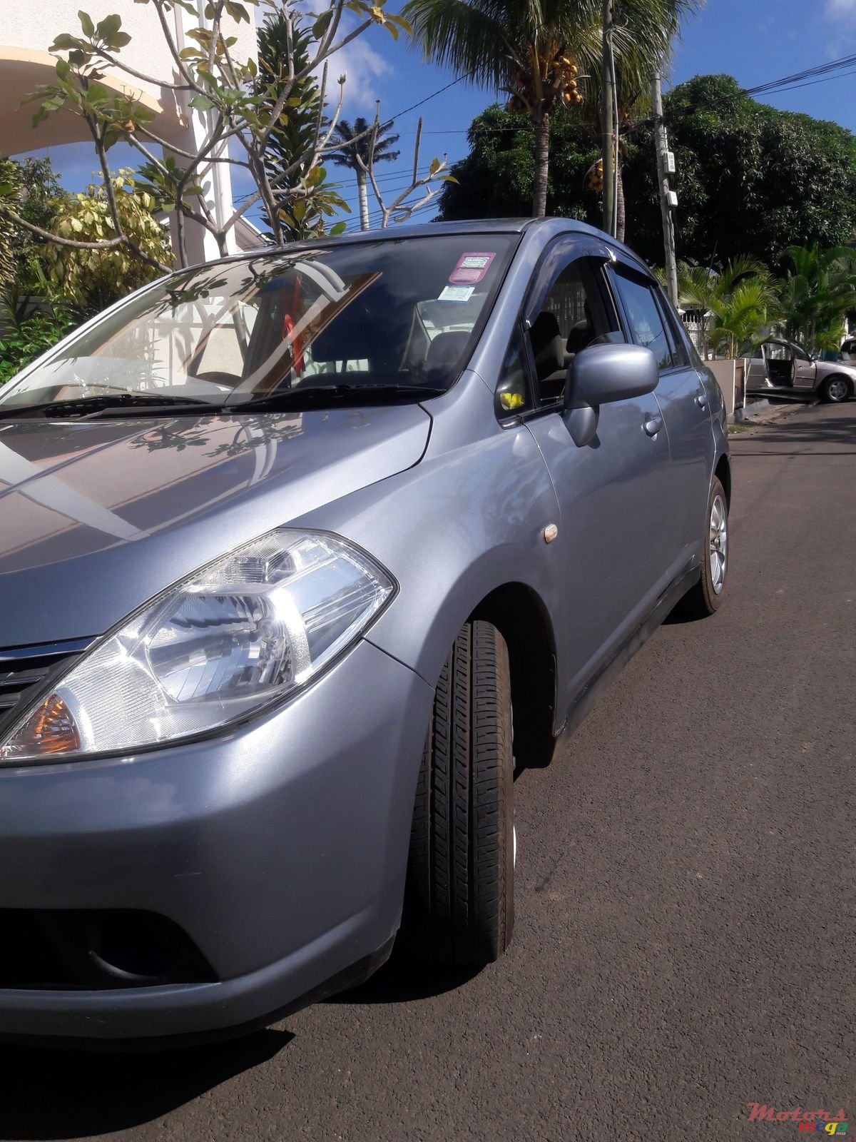 2005' Nissan Tiida photo #2