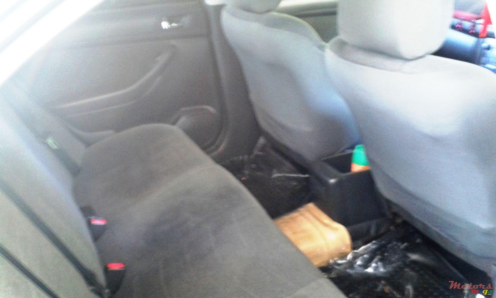 2006' Toyota Avensis Saloon photo #2