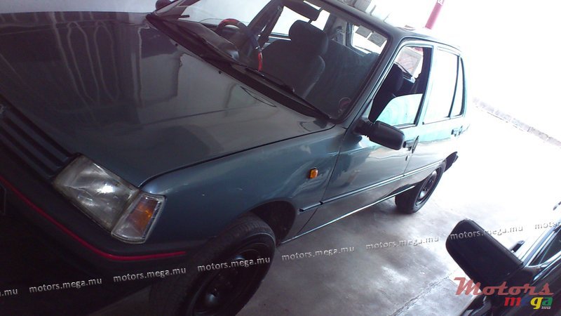 1991' Peugeot 205 GL photo #1