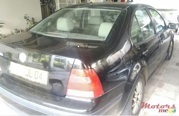 2004' Volkswagen Bora photo #2