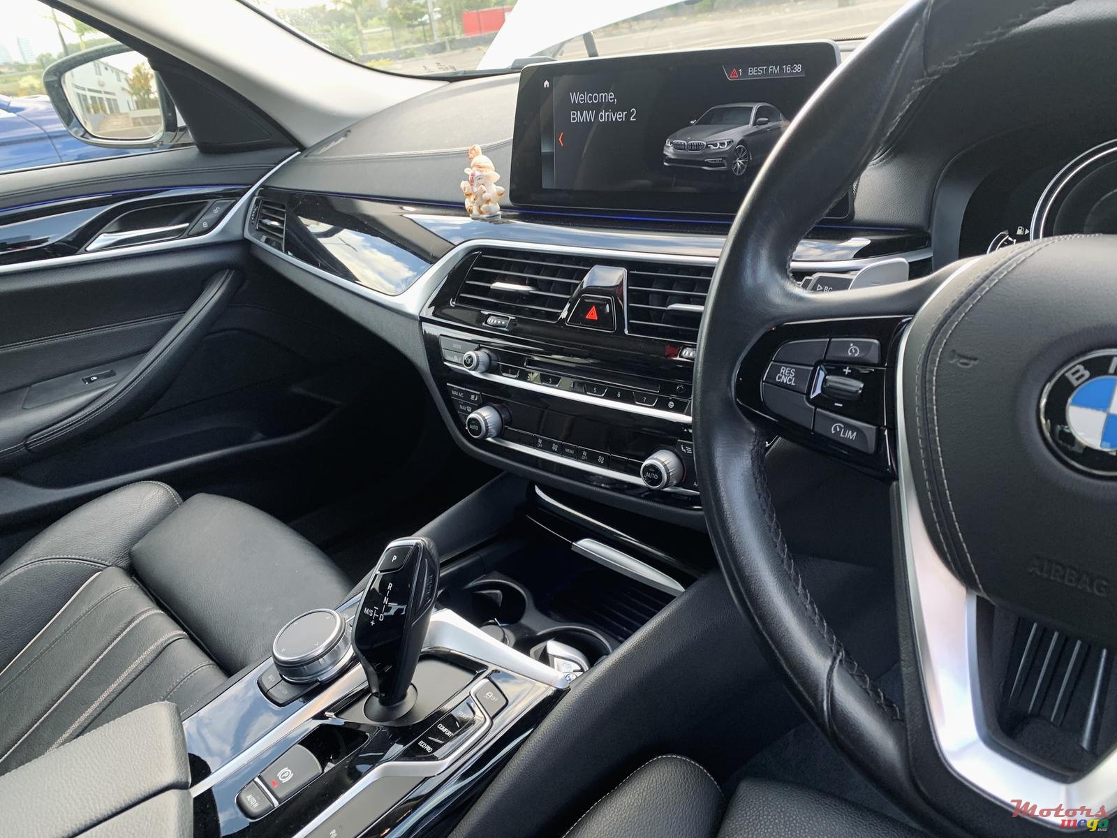 2017' BMW 5 Series 530i Sport Line (G30) photo #2