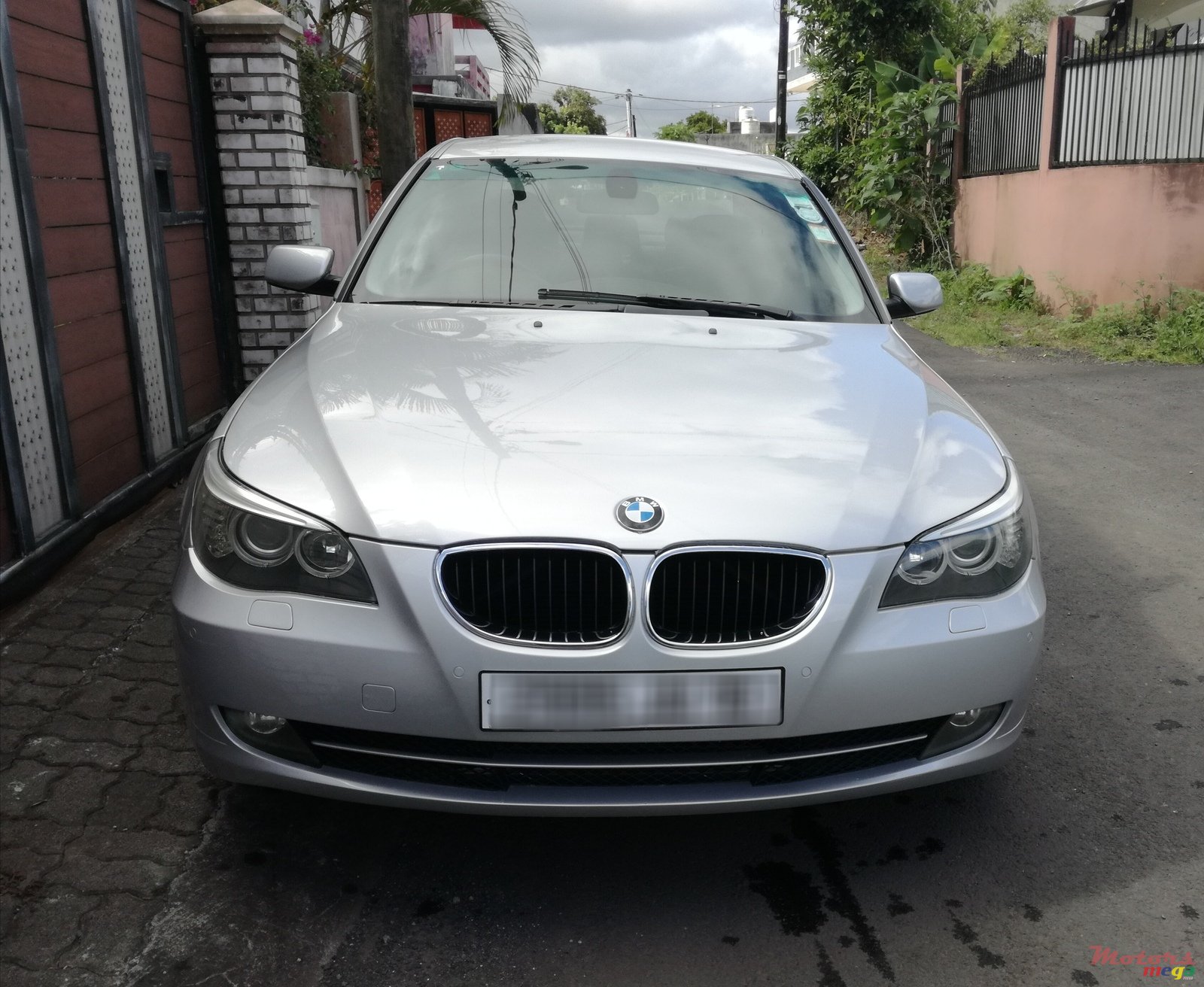 2010' BMW 520 i petrol engine photo #1