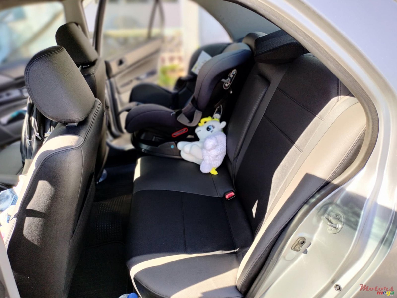 2011' Mitsubishi Lancer GLX photo #6