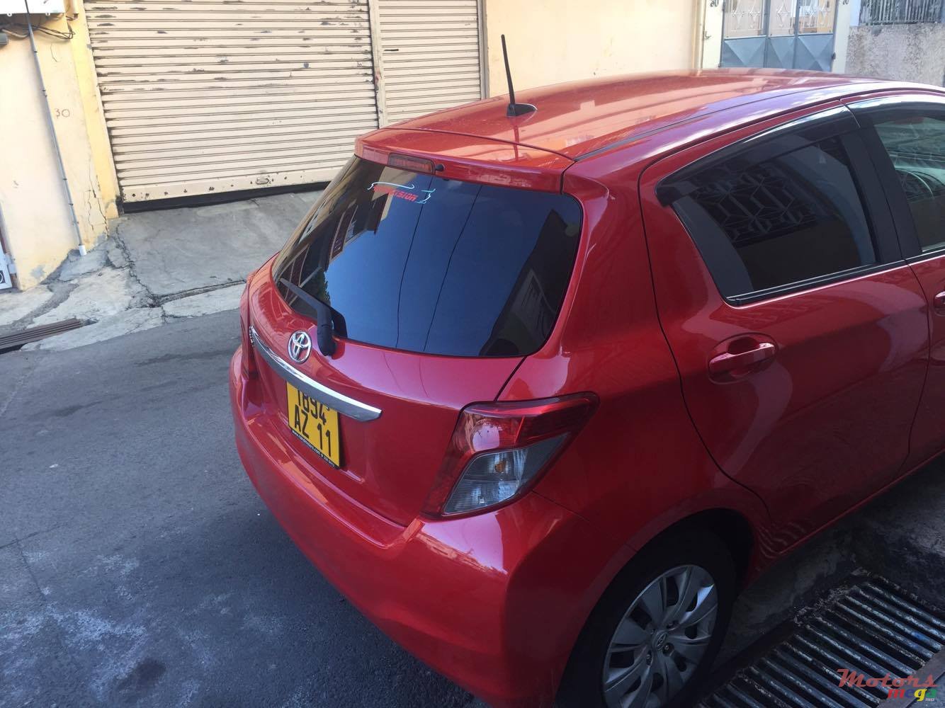 2011' Toyota Vitz photo #4