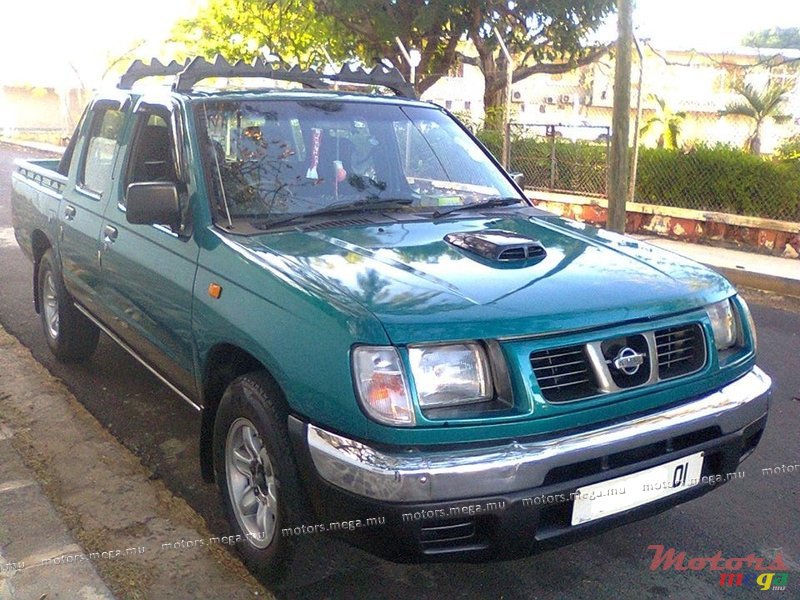 2001' Nissan photo #2