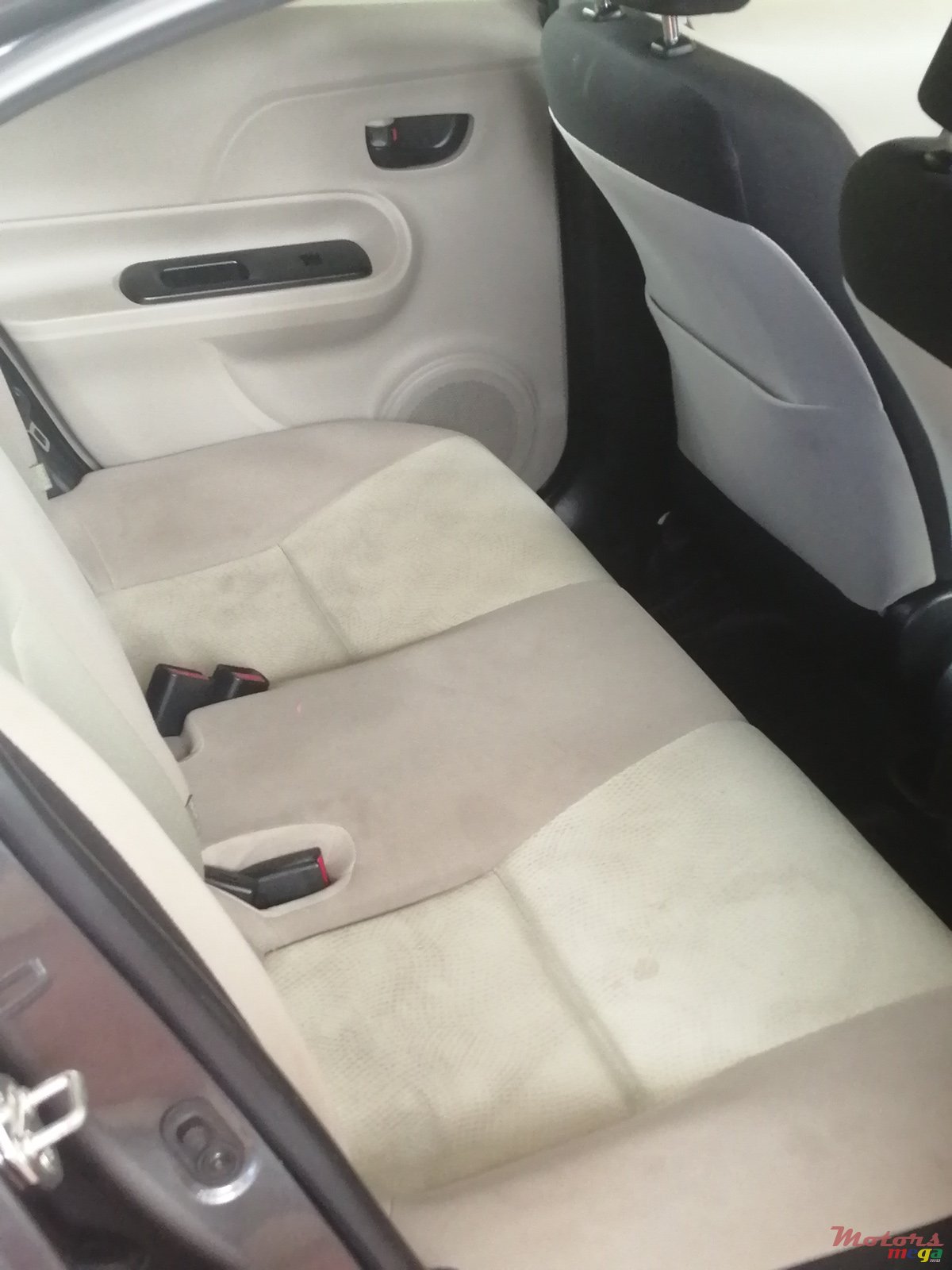 2015' Toyota Aqua photo #7