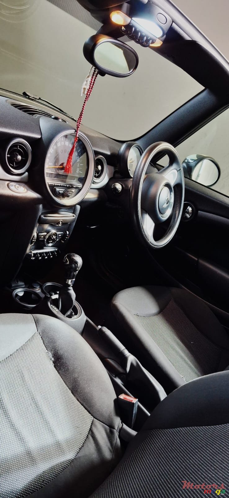 2015' MINI Cooper photo #5