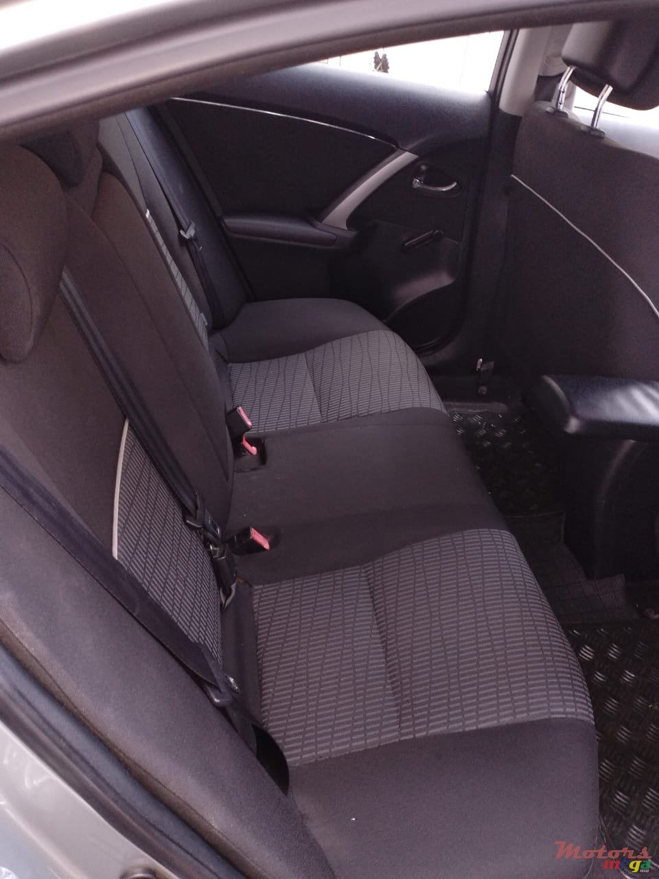 2013' Toyota Avensis photo #2