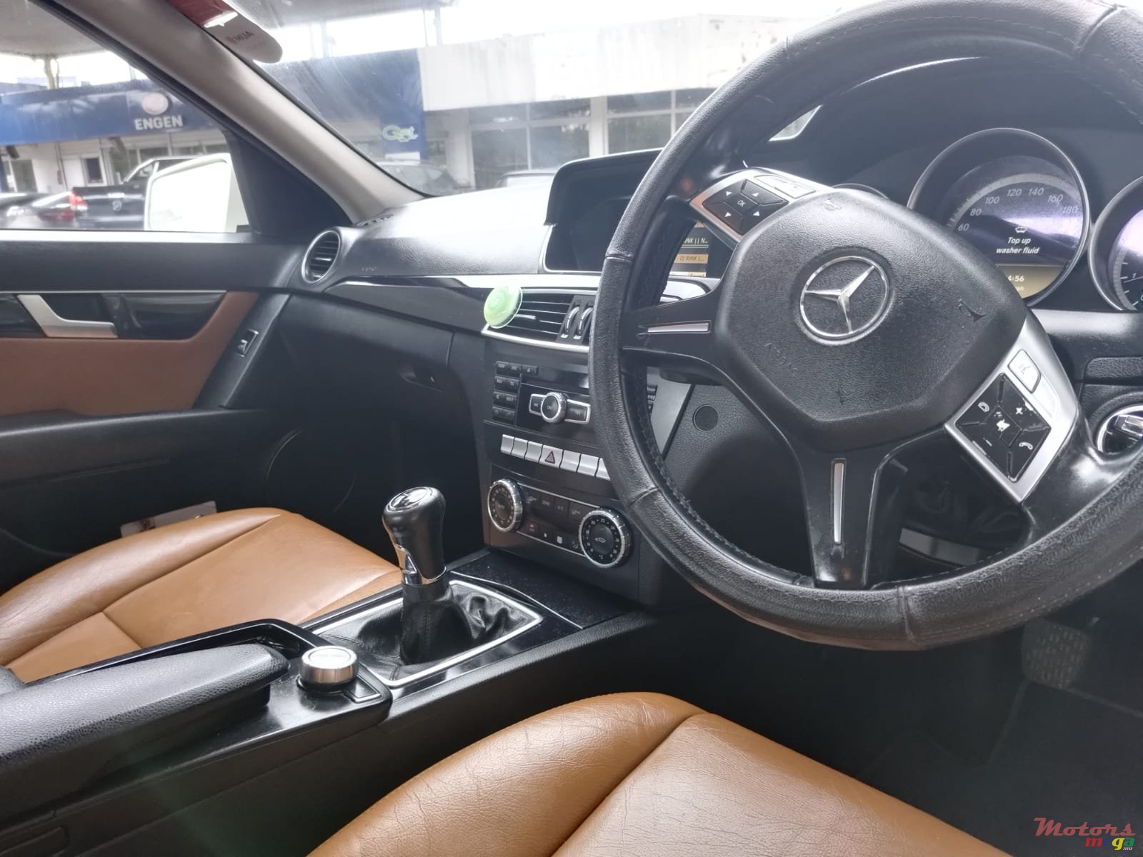 2011' Mercedes-Benz C 180 Kompressor photo #3