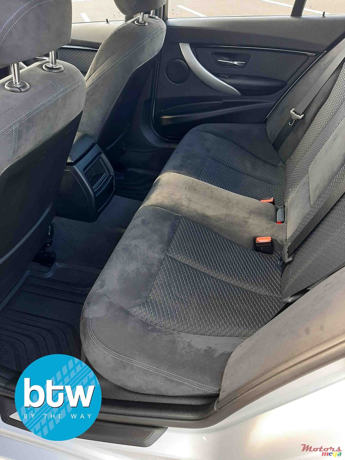 2017' BMW 318 photo #4