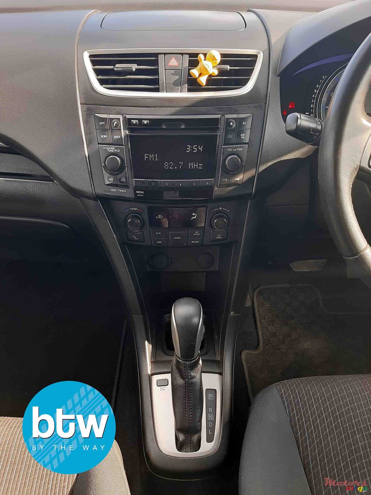 2014' Suzuki Swift photo #6