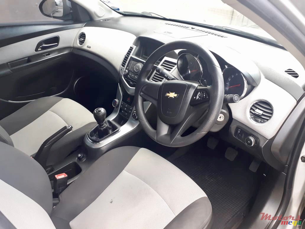 2012' Chevrolet Cruze LT photo #4