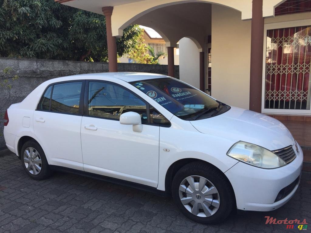 2007' Nissan Tiida photo #1