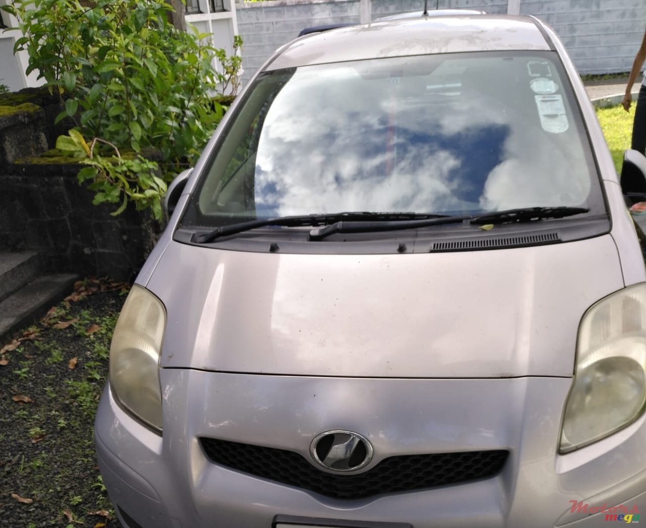 2009' Toyota Vitz photo #1