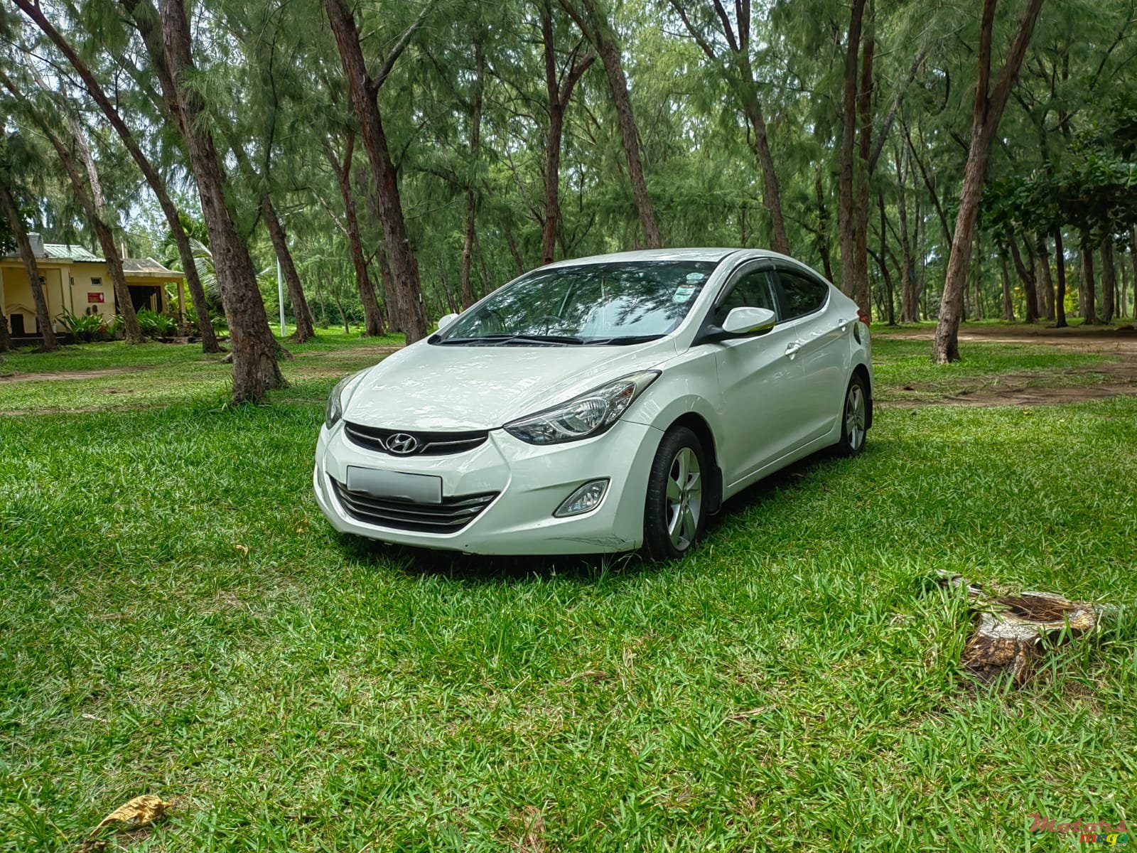 2012' Hyundai Elantra photo #2