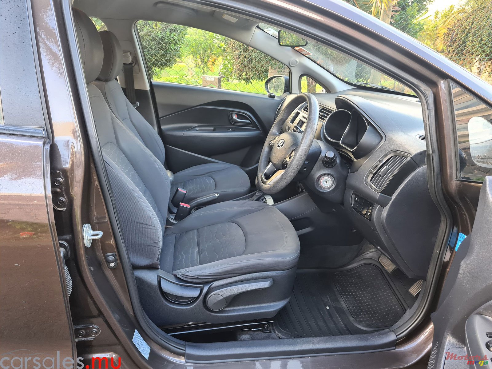 2013' Kia Rio 1.4 Sedan photo #6