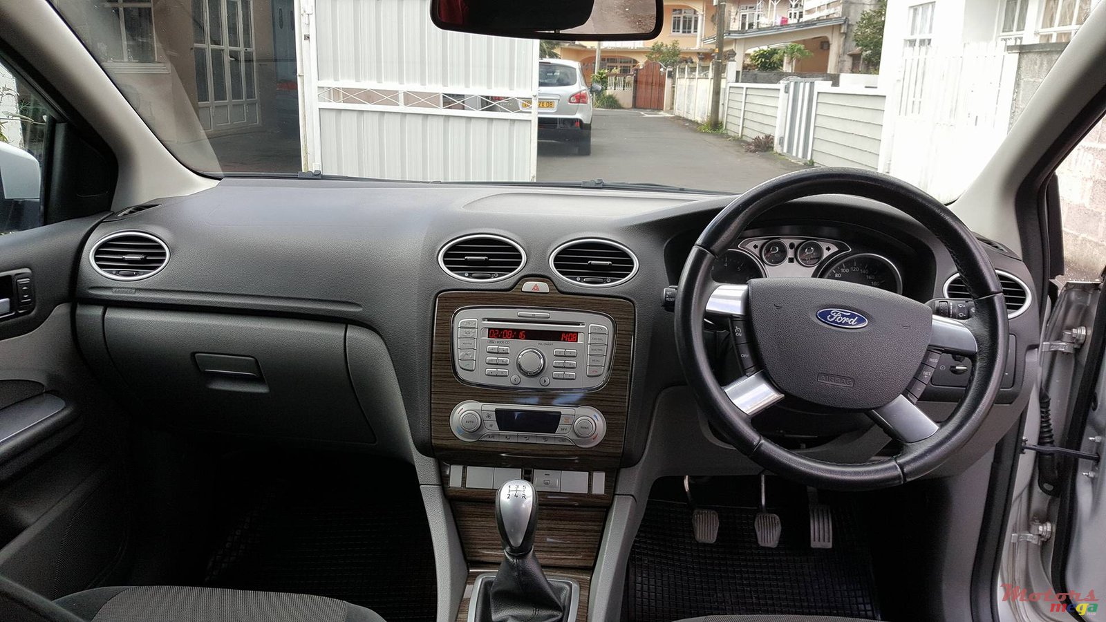 2010' Ford Focus photo #4