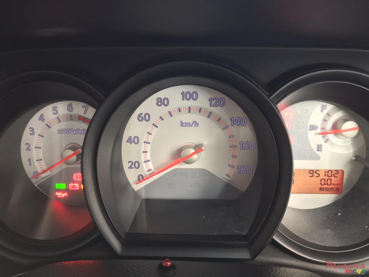 2011' Nissan Tiida photo #3