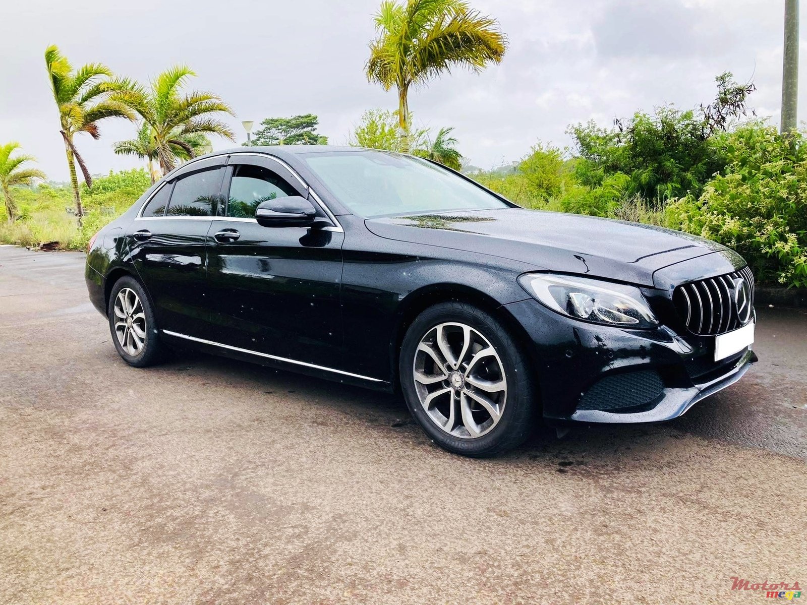 2015' Mercedes-Benz C-Class C180 avant garde photo #4