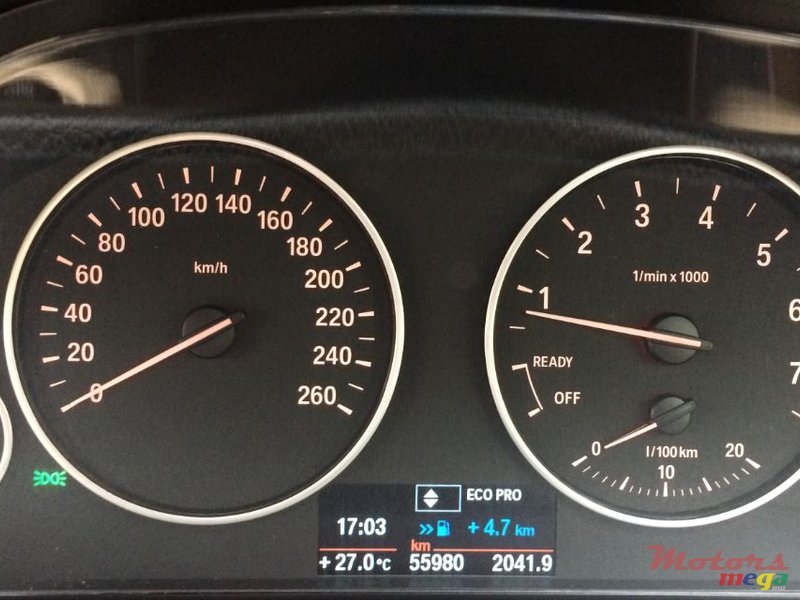 2013' BMW 3 Series Sedan 320i (Twin Power Turbo) photo #5