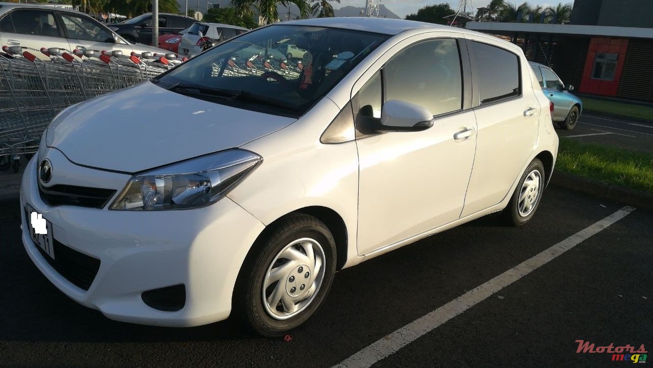 2011' Toyota Vitz photo #2