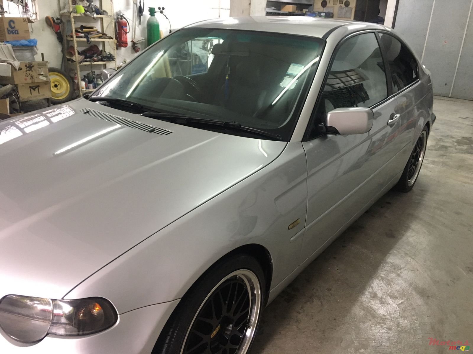 2003' BMW 3 Series Compact photo #4