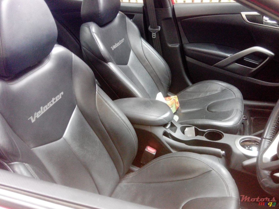 2012' Hyundai Veloster photo #4