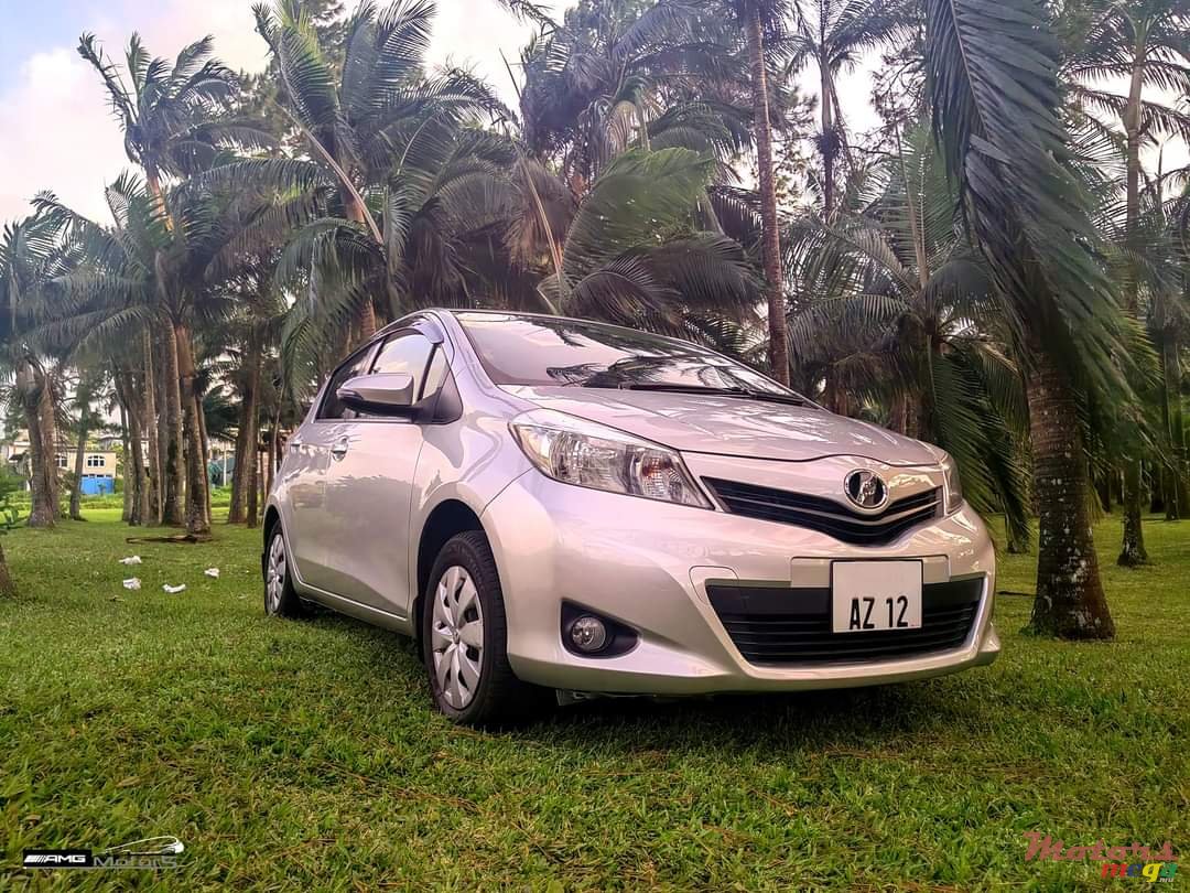 2012' Toyota Vitz photo #2