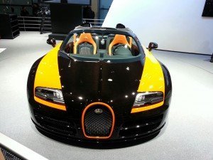 Watch the Bugatti Veyron Grand Sport Vitesse Create the World record