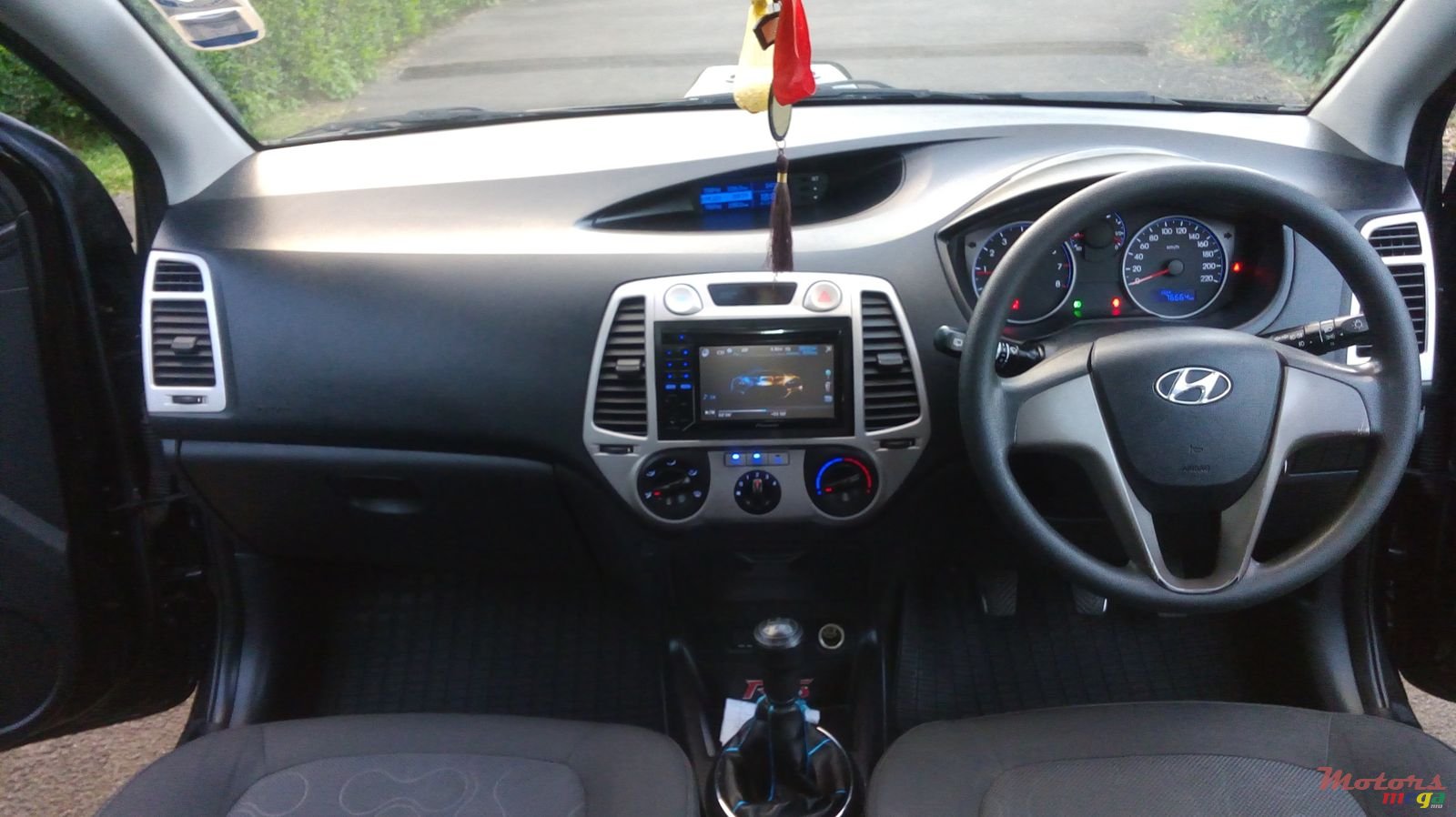 2011' Hyundai i20 photo #6