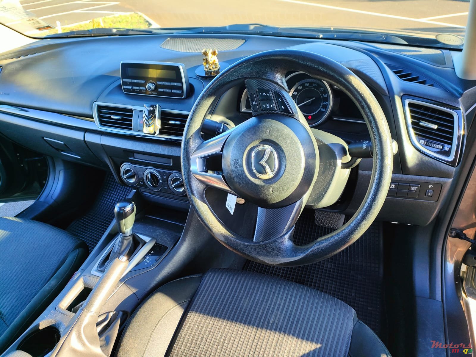 2014' Mazda Axela photo #3