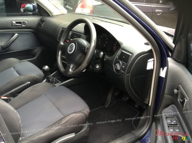 2001' Volkswagen Golf photo #4