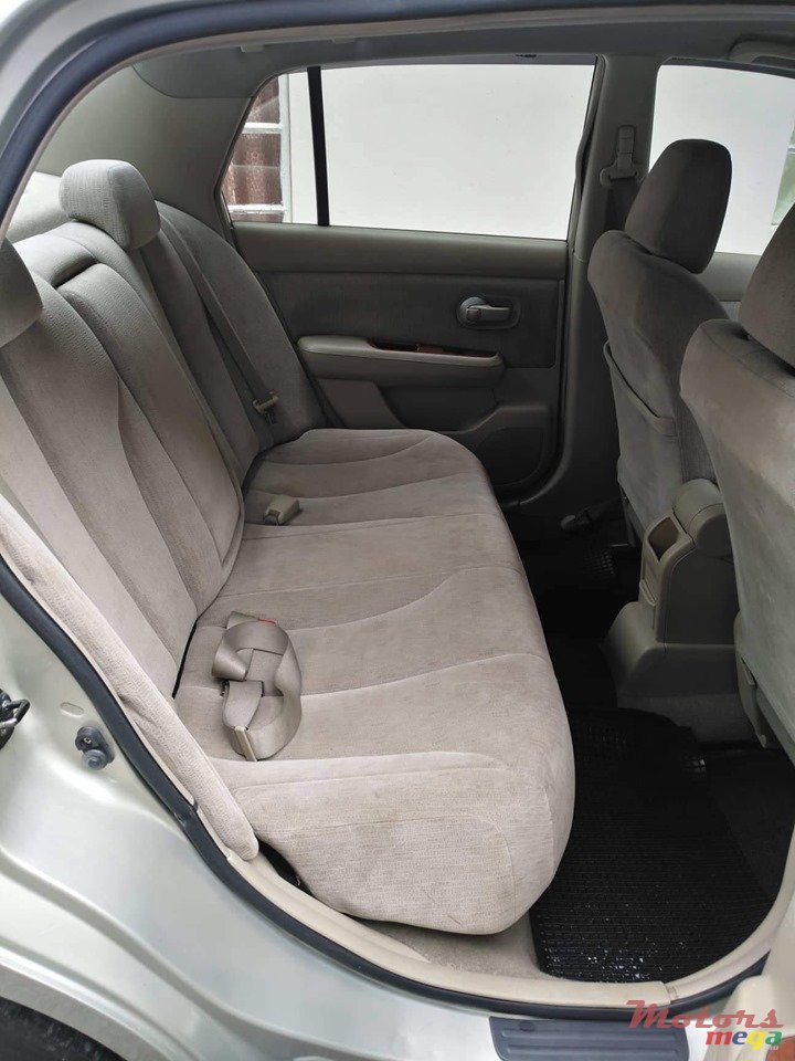 2005' Nissan Tiida photo #6