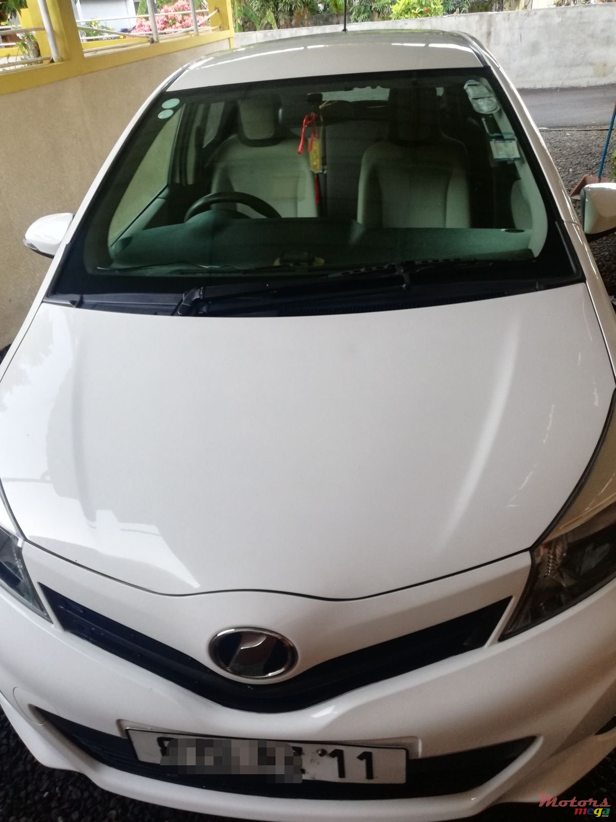 2011' Toyota Vitz photo #1